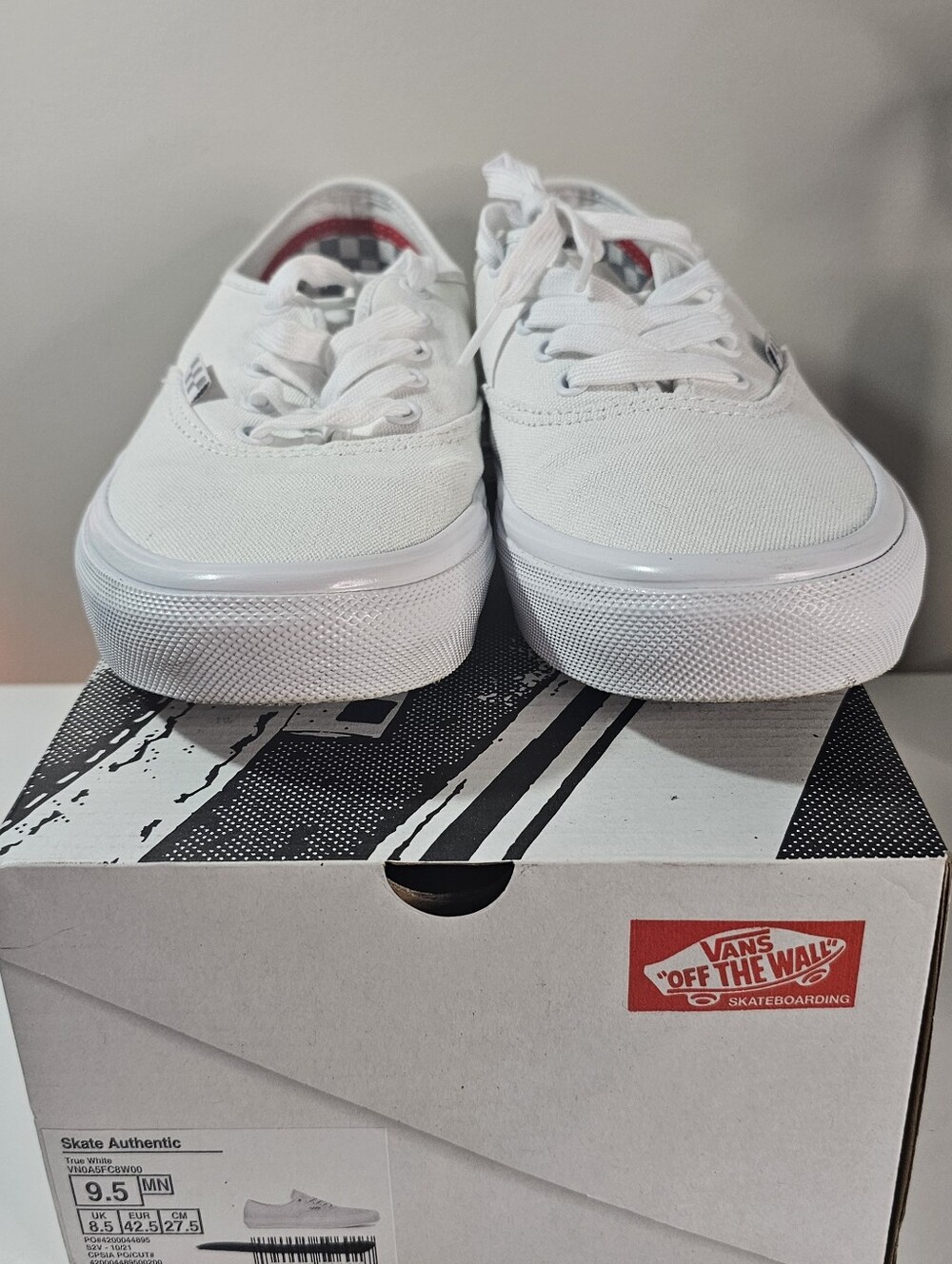 Vans Mens White Canvas Skate Shoes - Classic Low Top